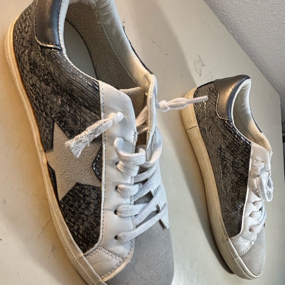 Vintage Havana Black‎ and White Sneakers - Picture 5 of 10